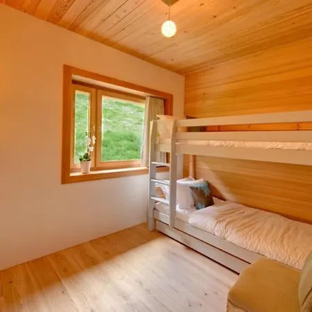 Chloe - 木屋 萨斯费